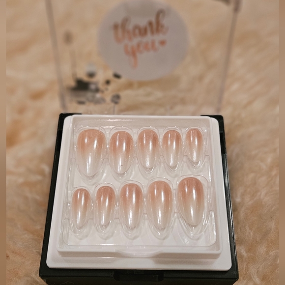 24 PC Acrylic Nail Set - Picture 2 of 3